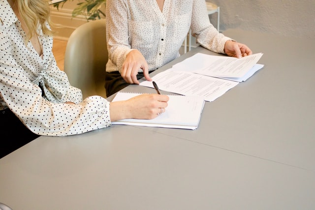 négociation entre deux personne pour un crédit